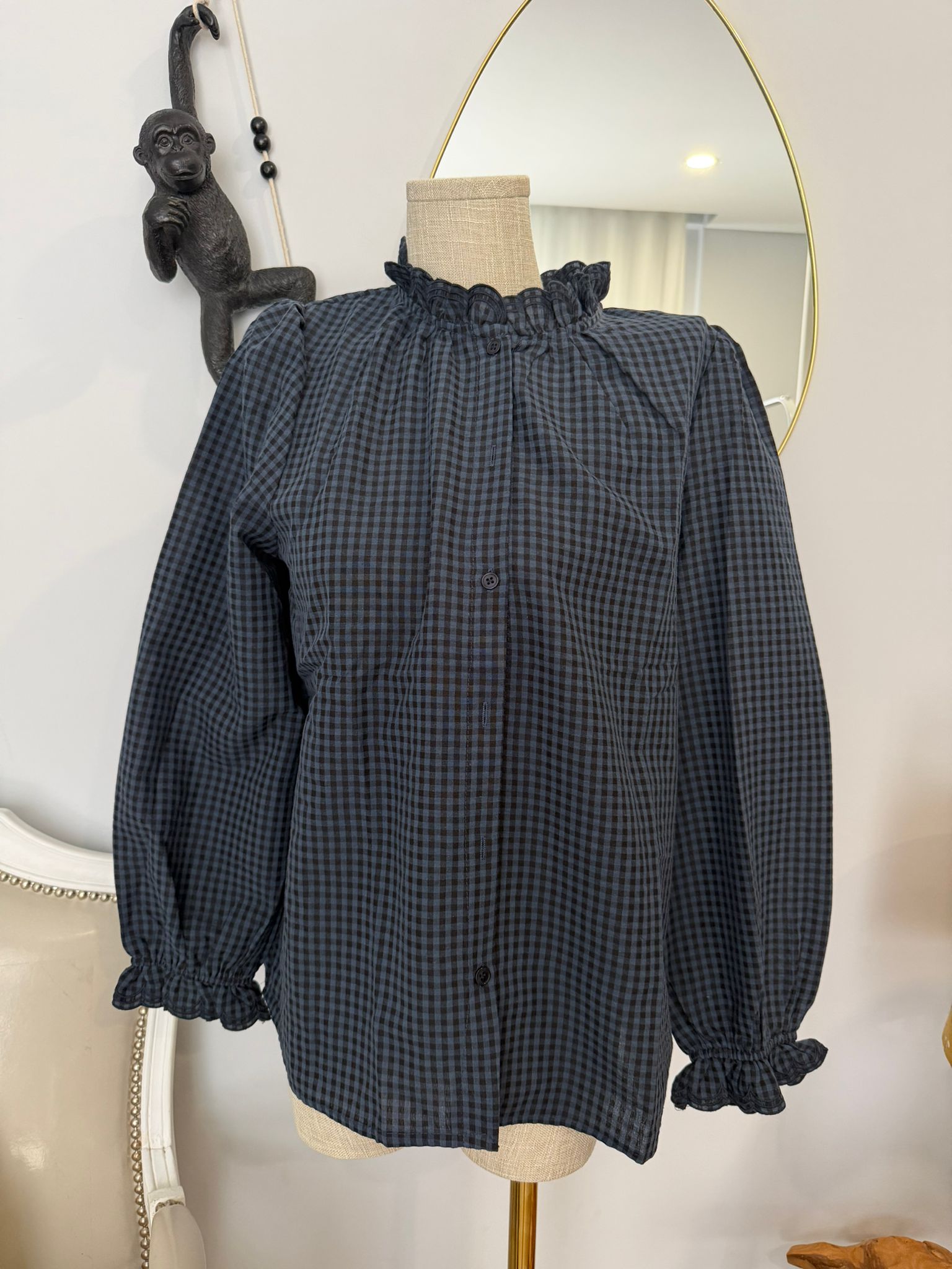 Camisa Xadrez Gola e Folhos em Azulão - Image 2